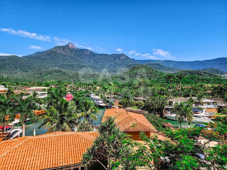 Linda casa com seis amplas suítes, vista fantástica, no cond