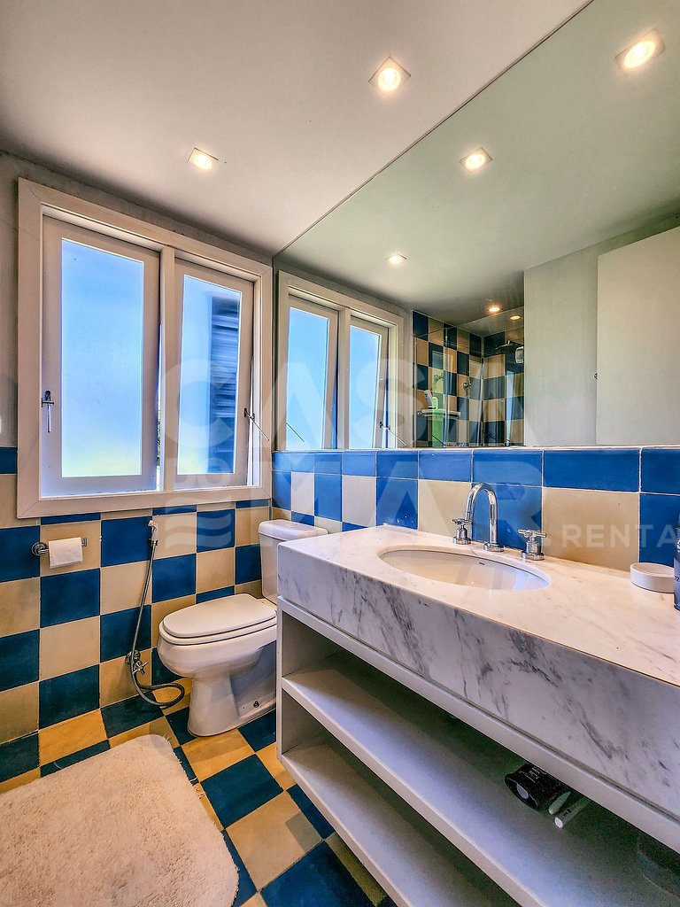 Linda casa com seis amplas suítes, vista fantástica, no cond