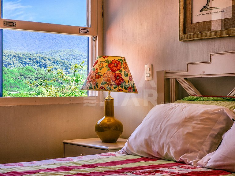 Linda casa com seis amplas suítes, vista fantástica, no cond