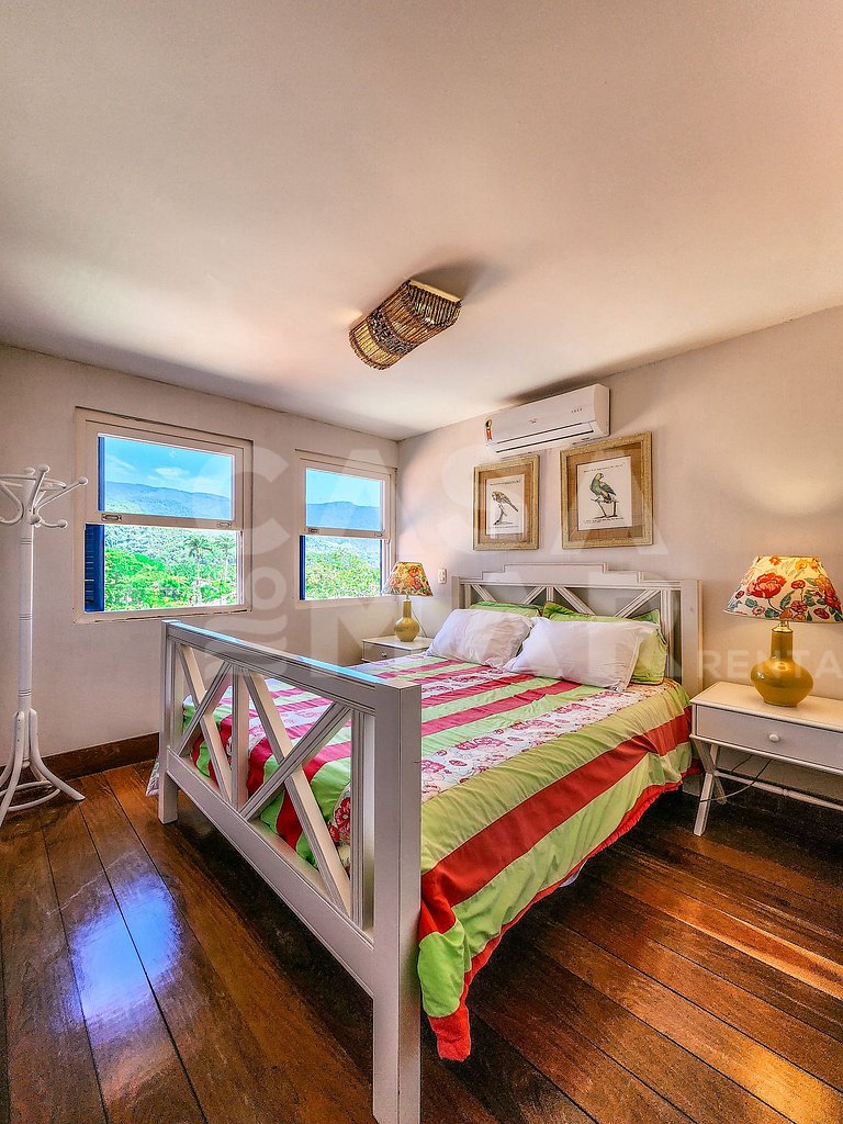 Linda casa com seis amplas suítes, vista fantástica, no cond