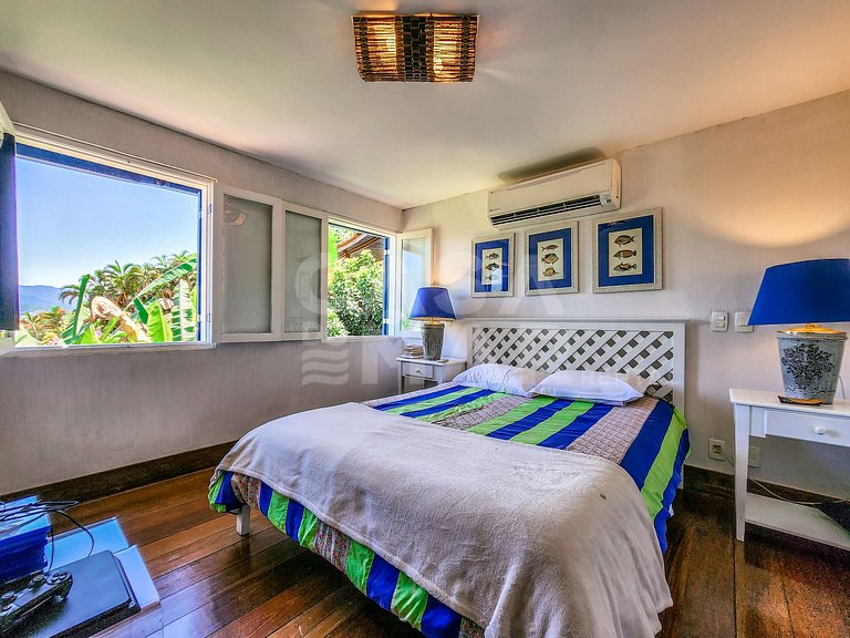 Linda casa com seis amplas suítes, vista fantástica, no cond