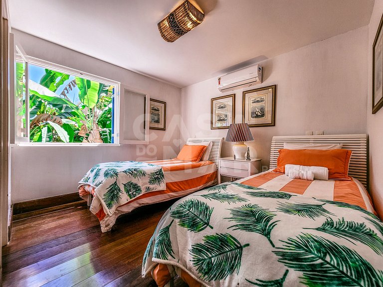 Linda casa com seis amplas suítes, vista fantástica, no cond