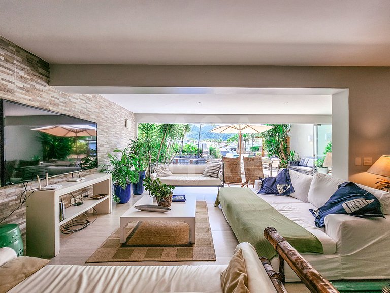 Linda casa com quatro suítes, em condomínio, de frente para