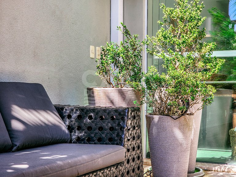 Beautiful house with four suites, in a condominium, facing t