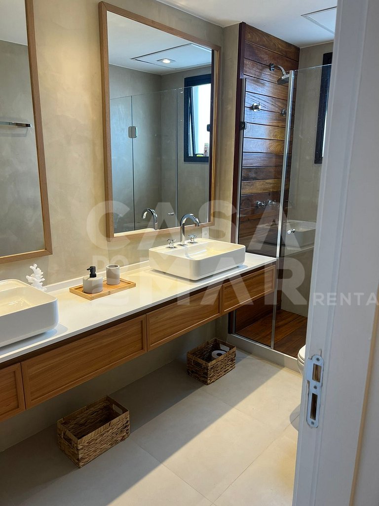Linda casa de praia, com 4 suítes, completíssima, no melhor