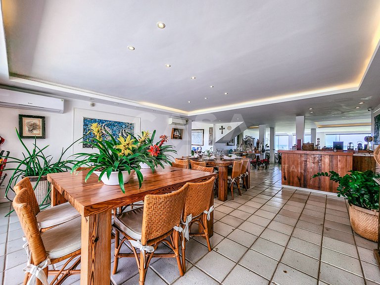 Linda casa com seis suítes, pé na areia da Praia