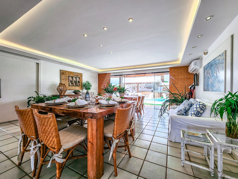 Linda casa com seis suítes, pé na areia da Praia