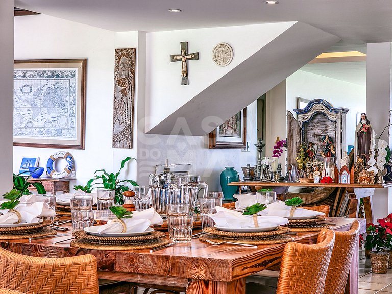 Linda casa com seis suítes, pé na areia da Praia