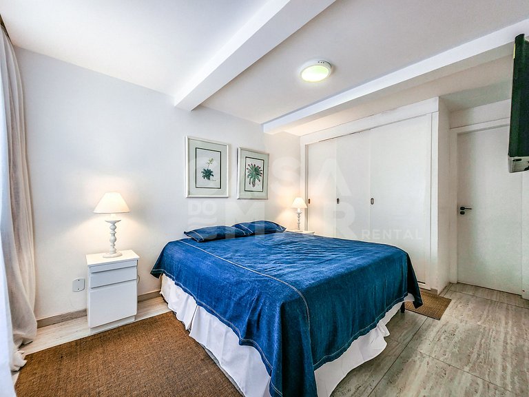 Linda casa com seis suítes, pé na areia da Praia