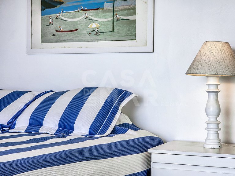 Linda casa com seis suítes, pé na areia da Praia