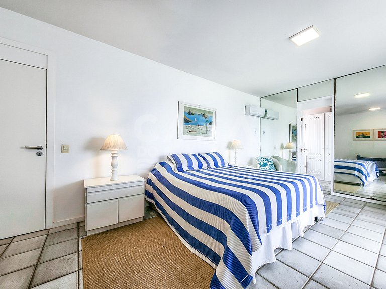 Linda casa com seis suítes, pé na areia da Praia