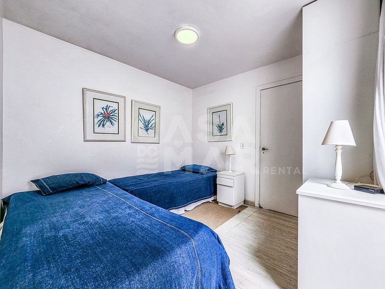 Linda casa com seis suítes, pé na areia da Praia