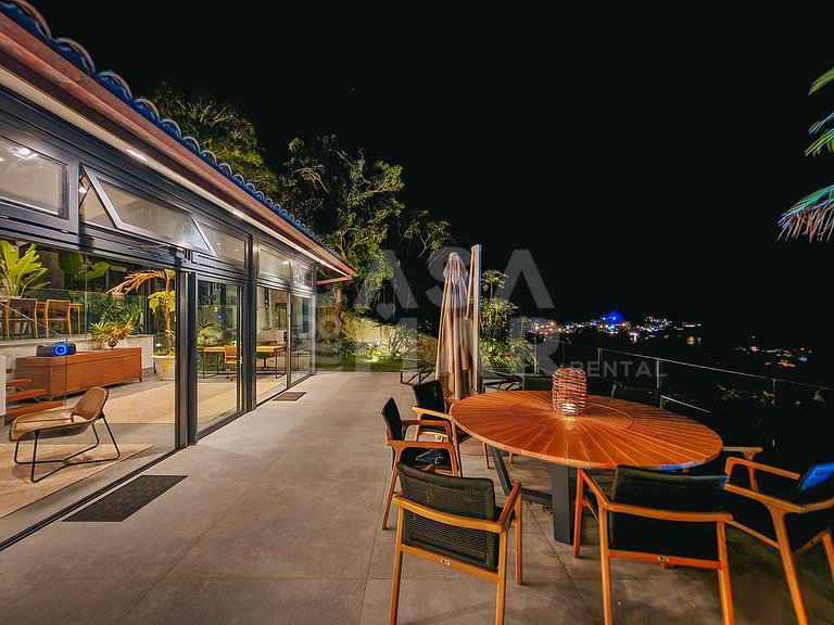 Linda casa, no Alto de Búzios, com vista encantadora do mar