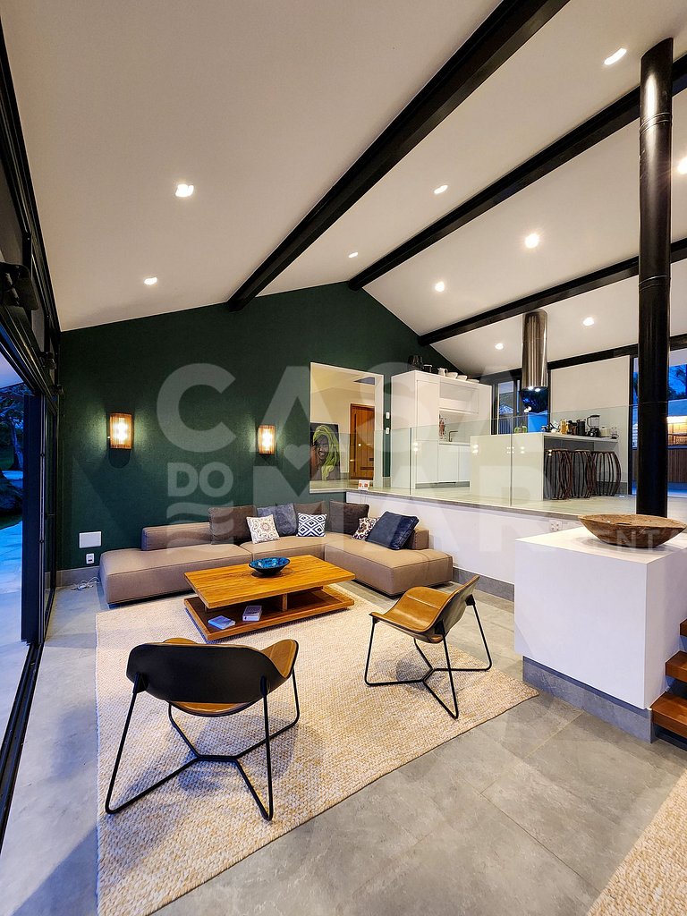Linda casa, no Alto de Búzios, com vista encantadora do mar