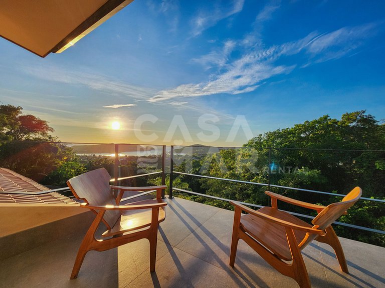 Linda casa, no Alto de Búzios, com vista encantadora do mar