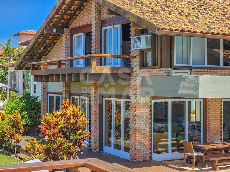 Beautiful house with five suites, in the best condominium in
