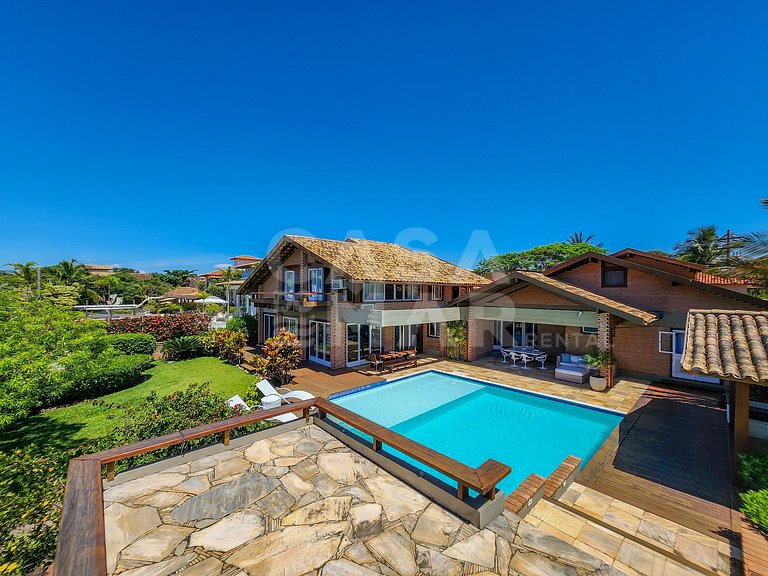 Beautiful house with five suites, in the best condominium in