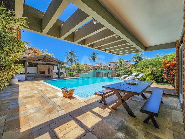 Beautiful house with five suites, in the best condominium in