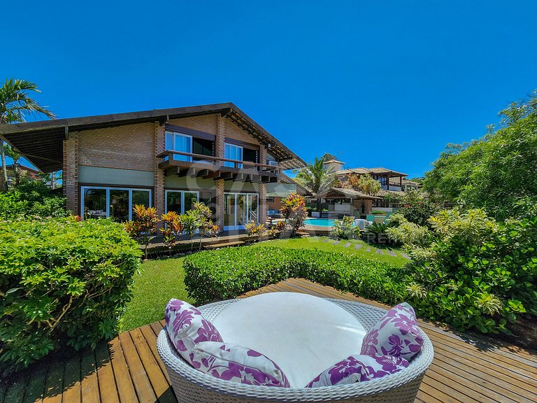 Beautiful house with five suites, in the best condominium in