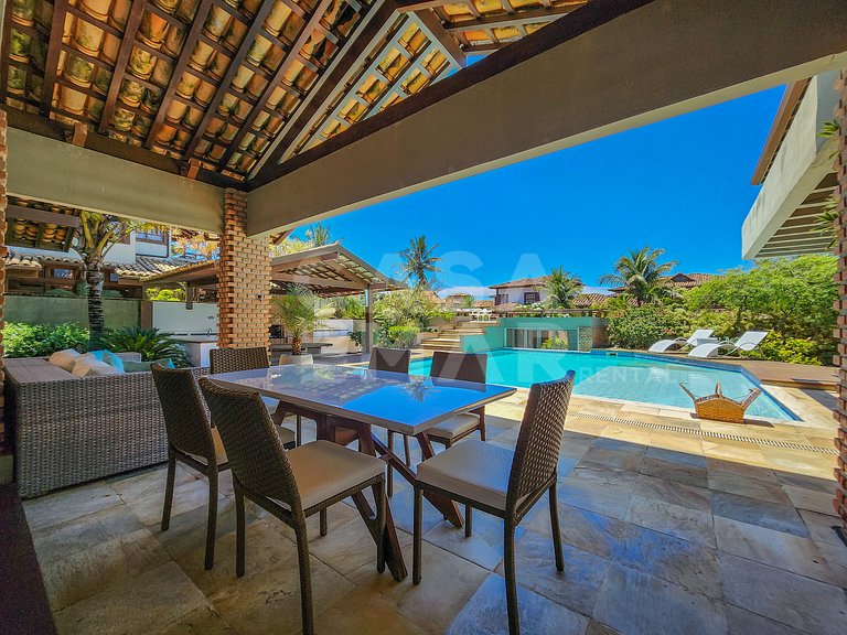 Beautiful house with five suites, in the best condominium in