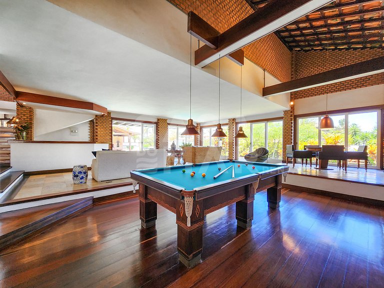 Beautiful house with five suites, in the best condominium in