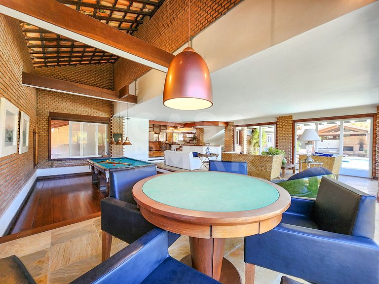 Beautiful house with five suites, in the best condominium in