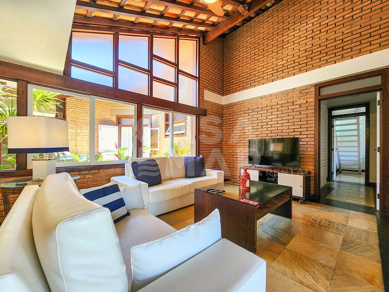 Beautiful house with five suites, in the best condominium in