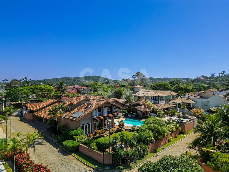 Linda casa com cinco suítes, no melhor condomínio de Geribá,