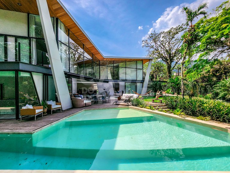 Linda casa com 5 suítes em condomínio (Rio de Janeiro)