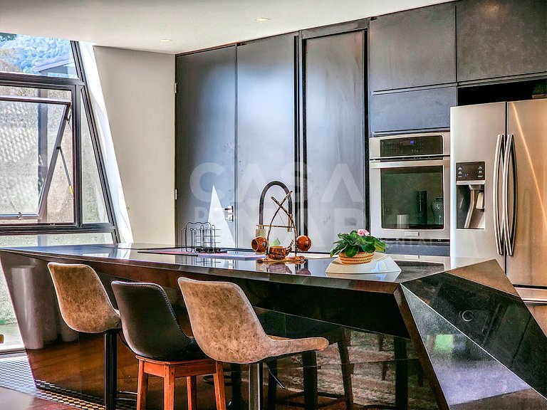 Linda casa com 5 suítes em condomínio (Rio de Janeiro)
