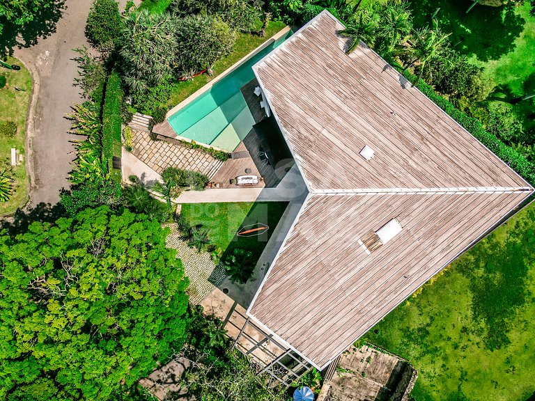 Linda casa com 5 suítes em condomínio (Rio de Janeiro)