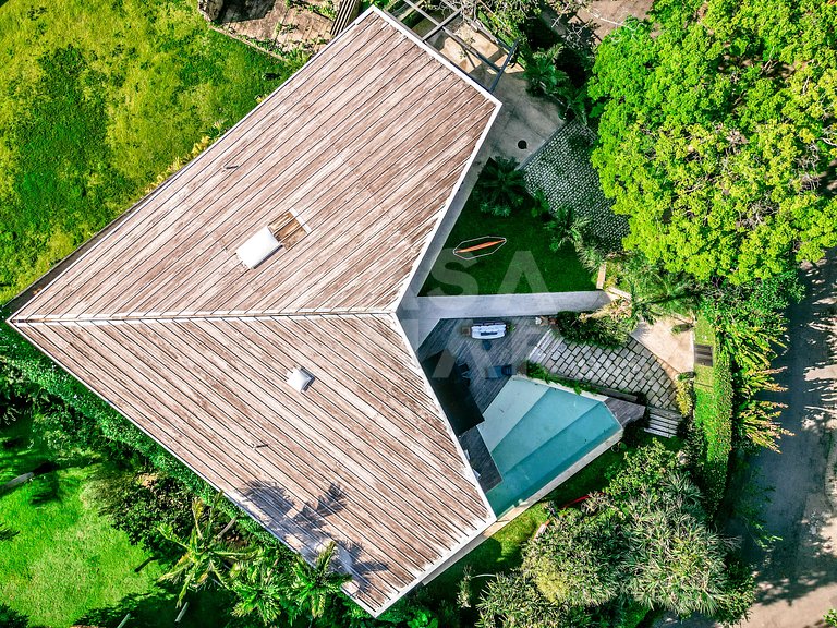Linda casa com 5 suítes em condomínio (Rio de Janeiro)