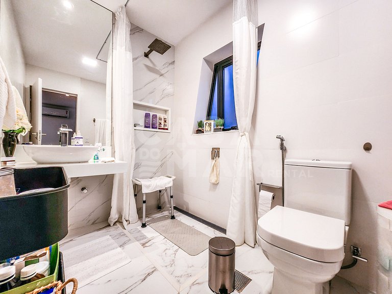 Linda casa com 5 suítes em condomínio (Rio de Janeiro)