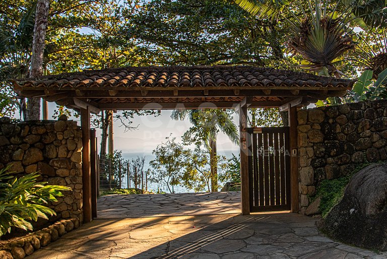 Beautiful house in Ilhabella, with four suites, and incredib