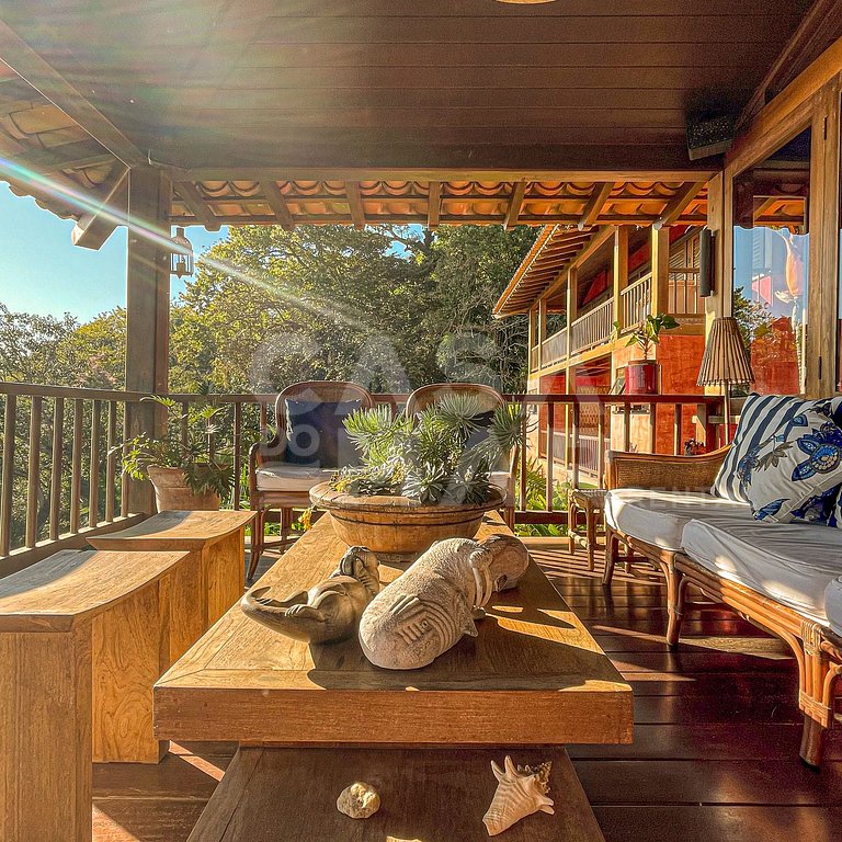 Linda casa em Ilhabella, com quatro suítes, e vista incrível