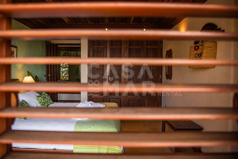 Linda casa em Ilhabella, com quatro suítes, e vista incrível