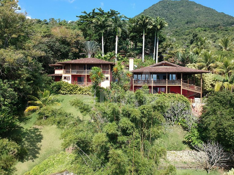 Linda casa em Ilhabella, com quatro suítes, e vista incrível