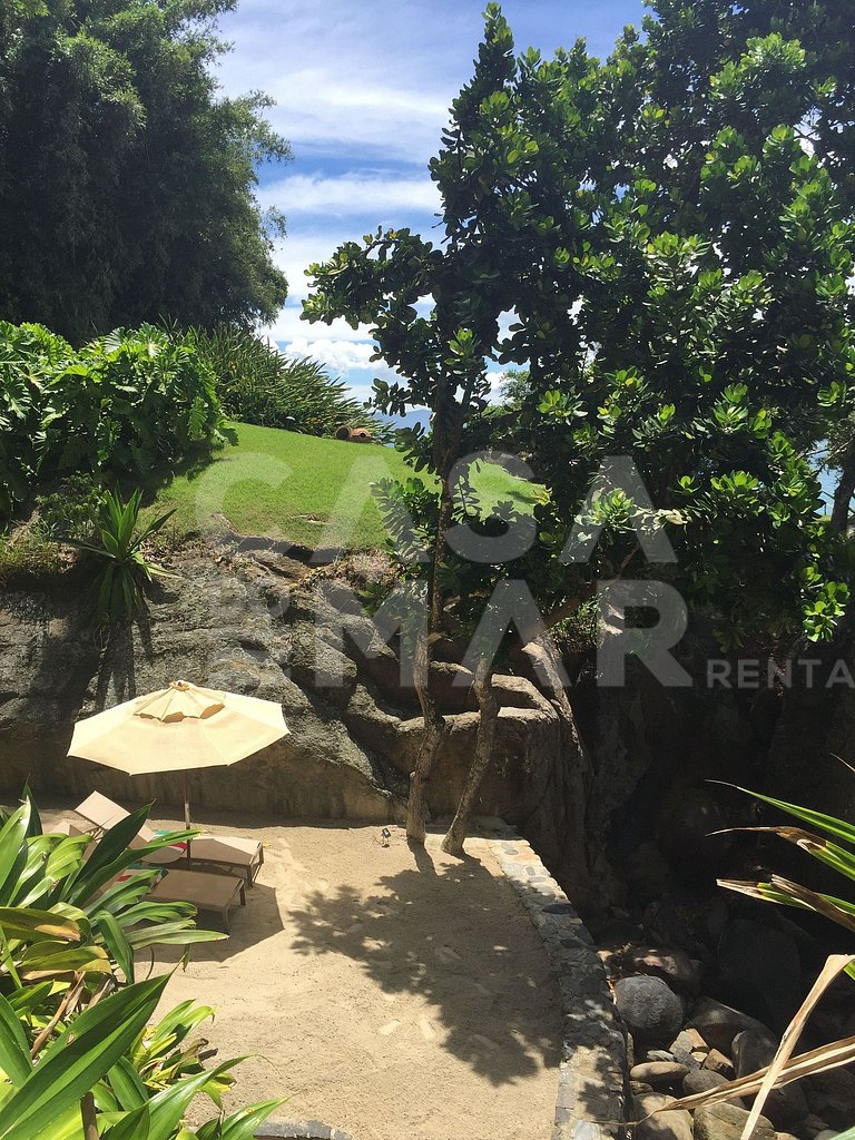 Linda casa em Ilhabella, com quatro suítes, e vista incrível
