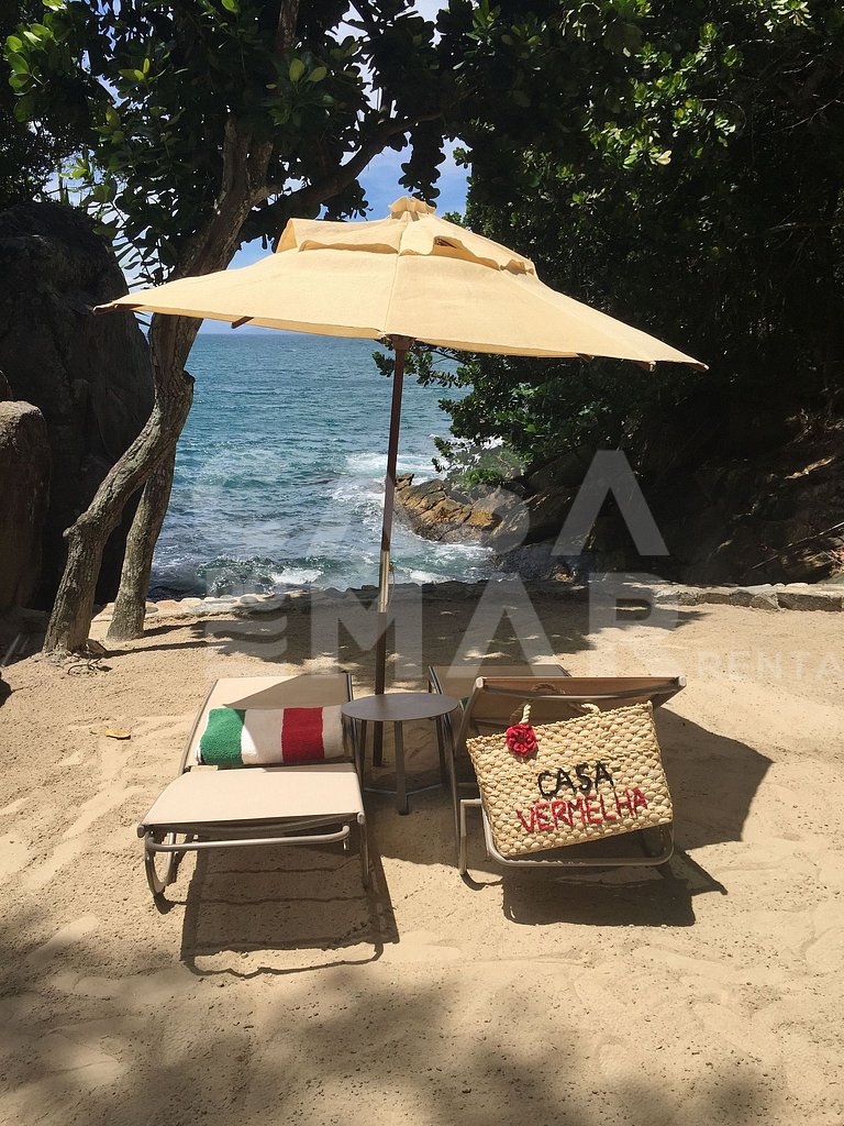 Linda casa em Ilhabella, com quatro suítes, e vista incrível