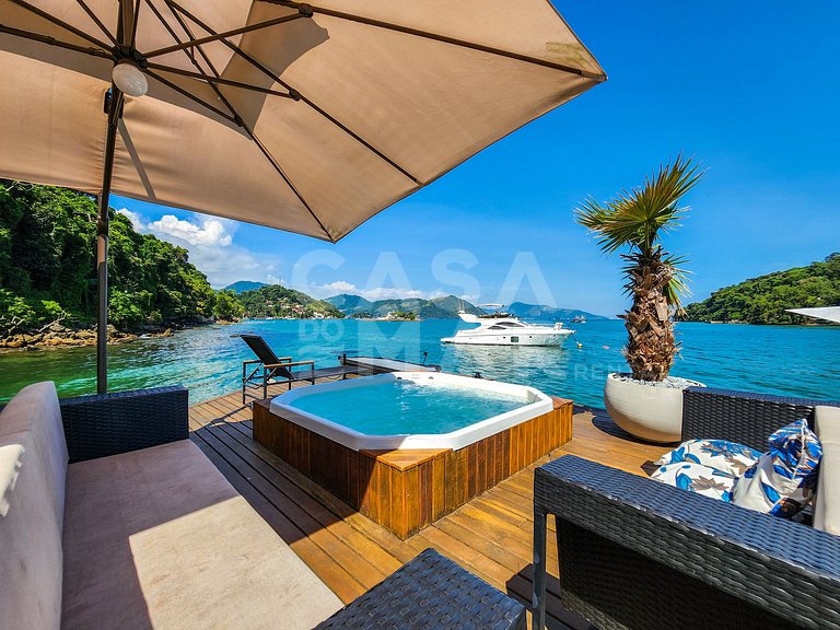 Spectacular house with 9 suites, sea front, very complete