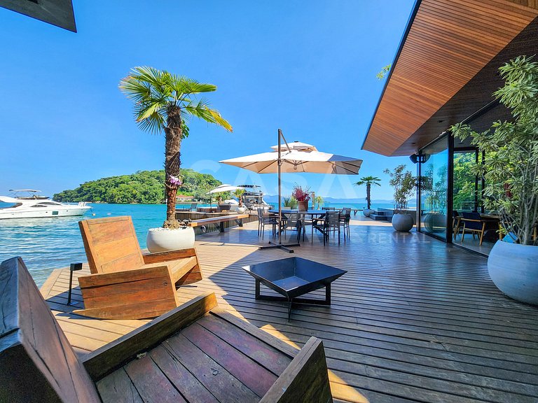 Casa espetacular com 9 suítes, frente mar, completíssima