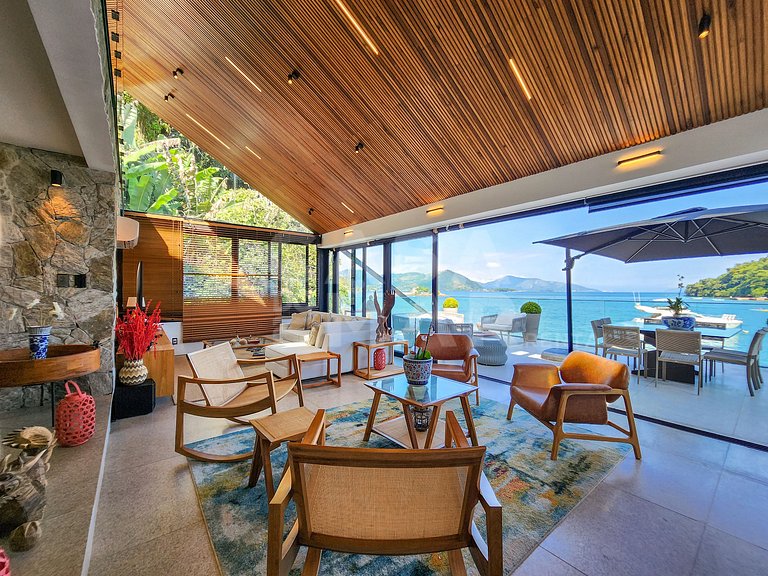 Casa espetacular com 9 suítes, frente mar, completíssima