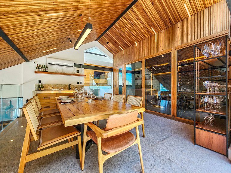 Casa espetacular com 9 suítes, frente mar, completíssima