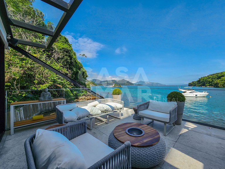 Spectacular house with 9 suites, sea front, very complete
