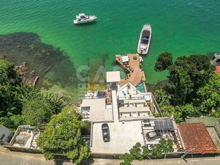 Casa espetacular com 9 suítes, frente mar, completíssima