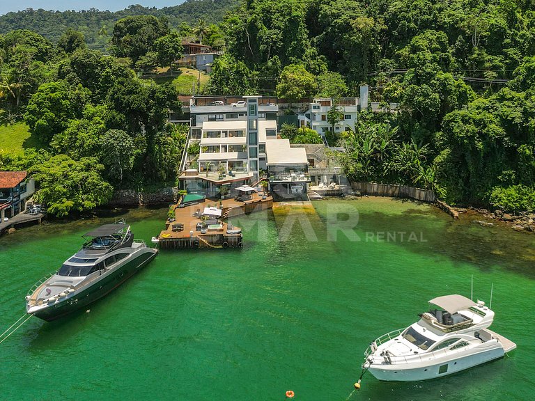 Casa espetacular com 9 suítes, frente mar, completíssima