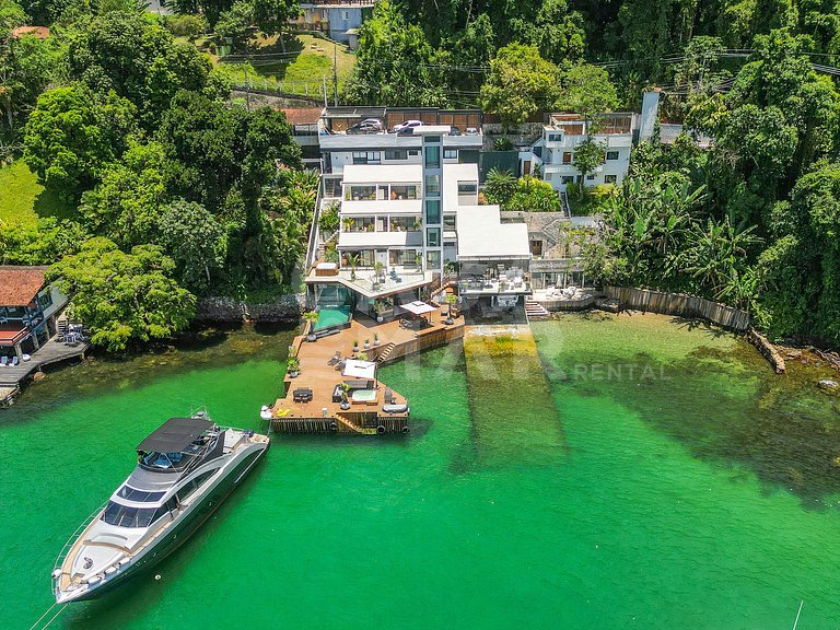 Casa espetacular com 9 suítes, frente mar, completíssima