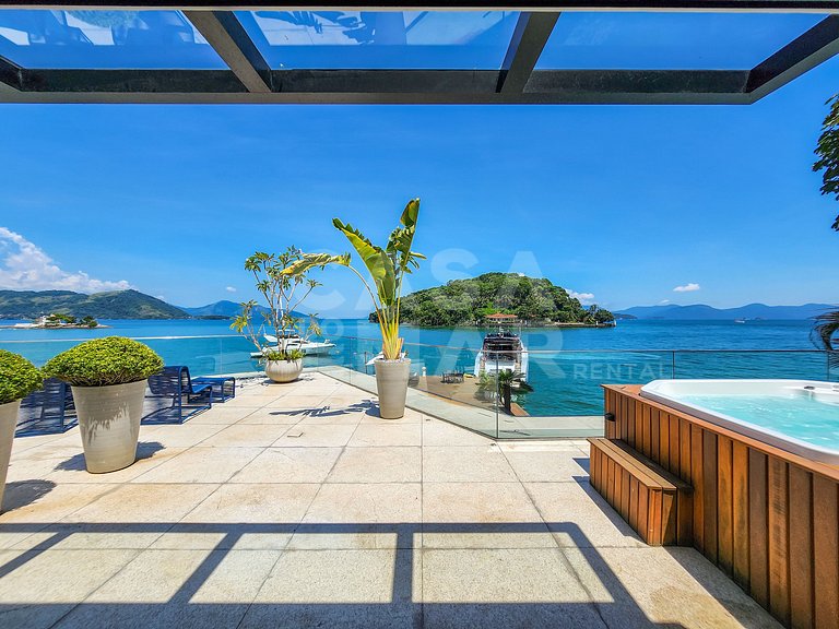 Casa espetacular com 9 suítes, frente mar, completíssima