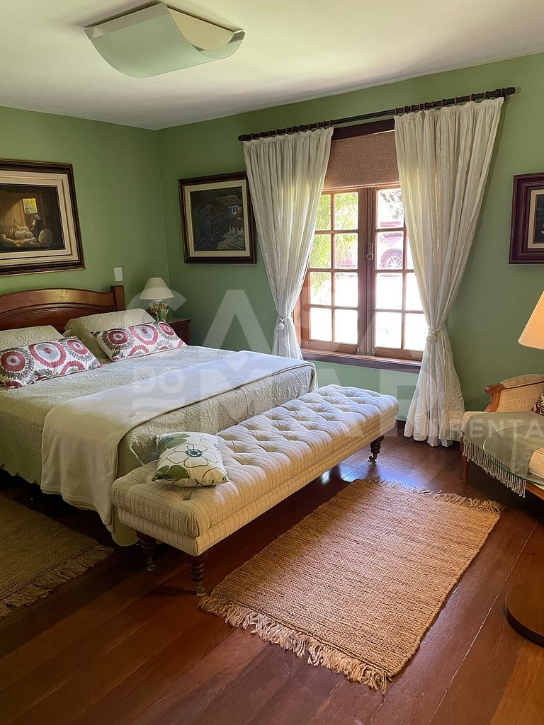 Beautiful House with 5 suites in the best condominium in Ita