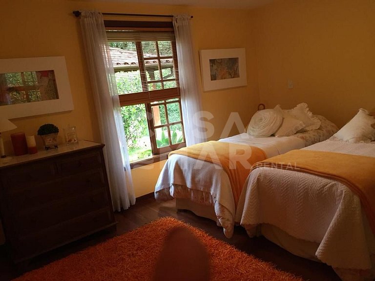 Linda Casa com 5 suítes no melhor condomínio de Itaipava